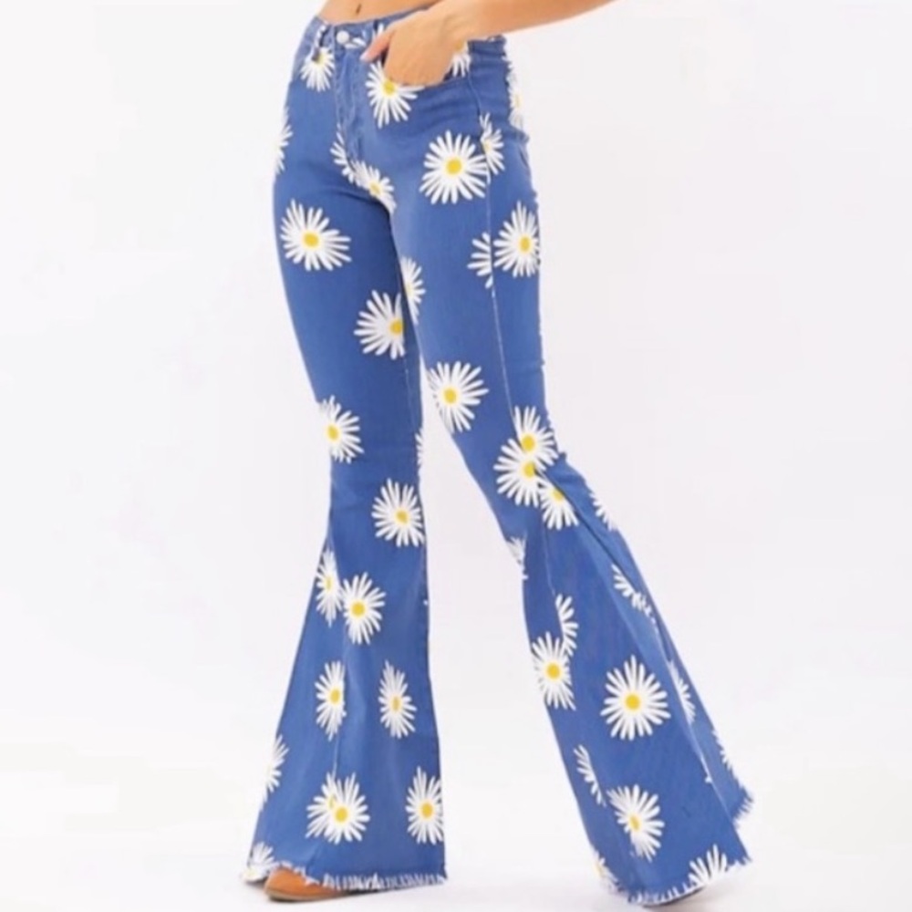 Saints & Hearts Daisy Flower Flare Bellbottom High-Waisted Boho Blue Jeans NWT